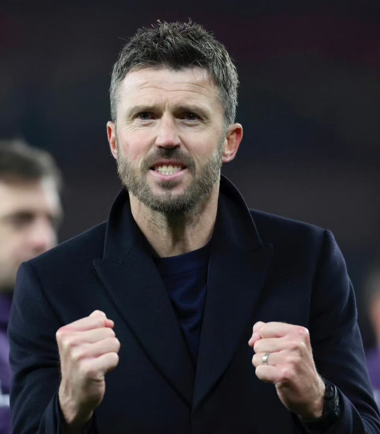 El Manchester United cambia de entrenador y avanza